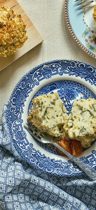 Almond and thyme-crusted macaroni cheese muffins