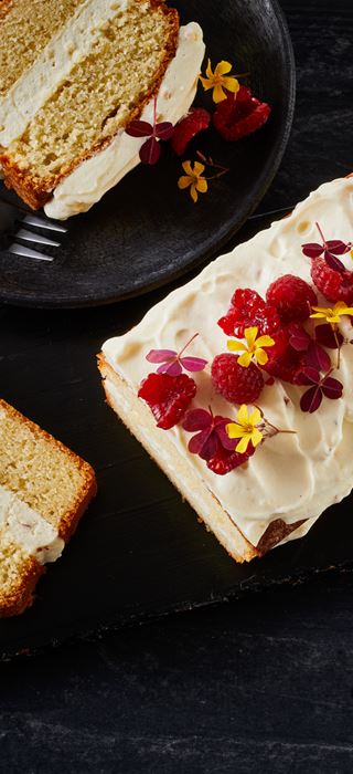 COCONUT CAKE WITH PINEAPPLE CREAM CHEESE 