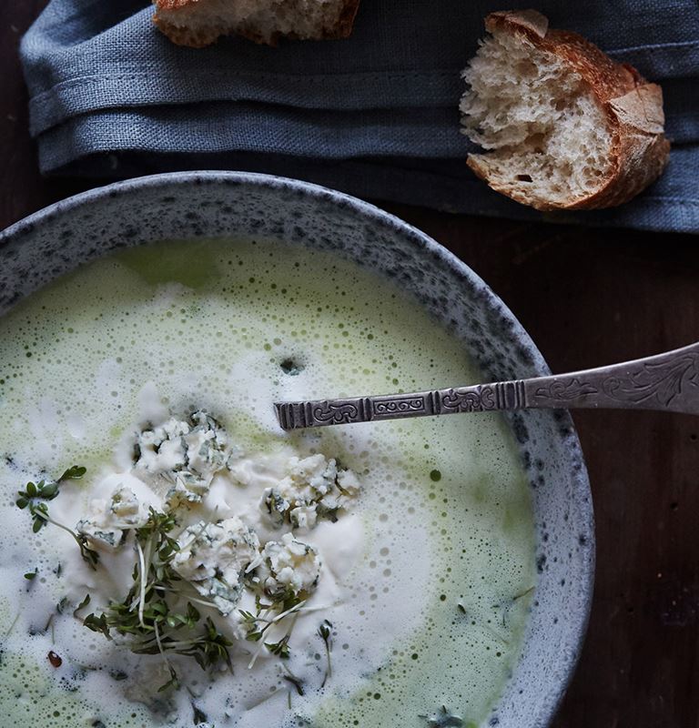 Creamy pea soup with Traditional Danish Blue