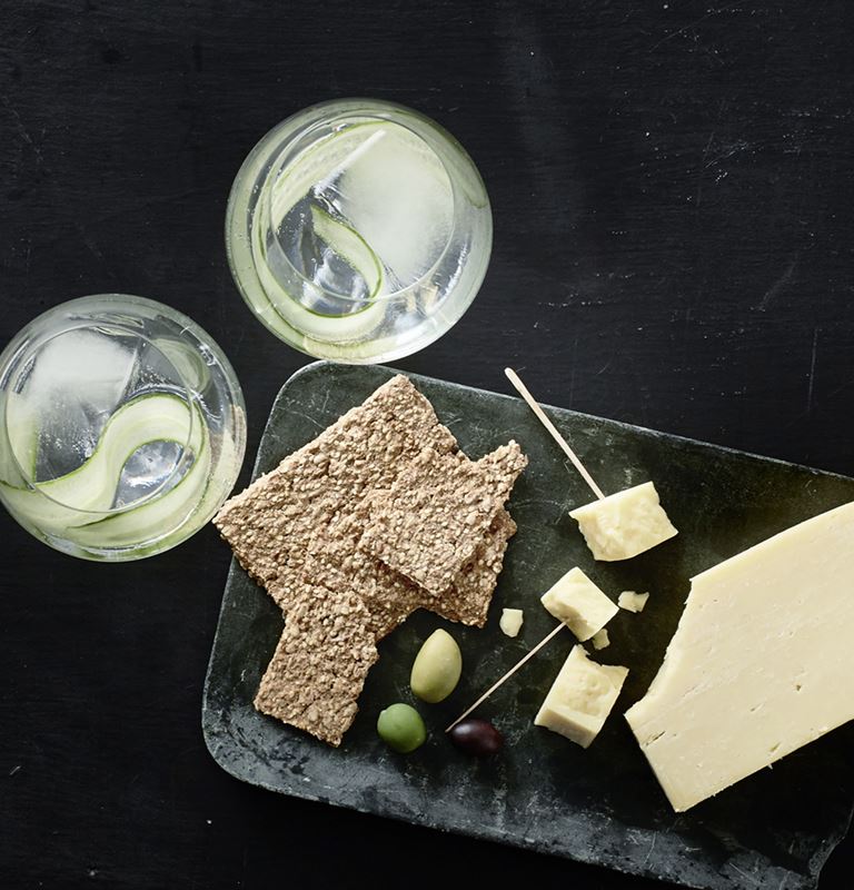 Gin & tonic with Mature Cheddar, crackers & olives
