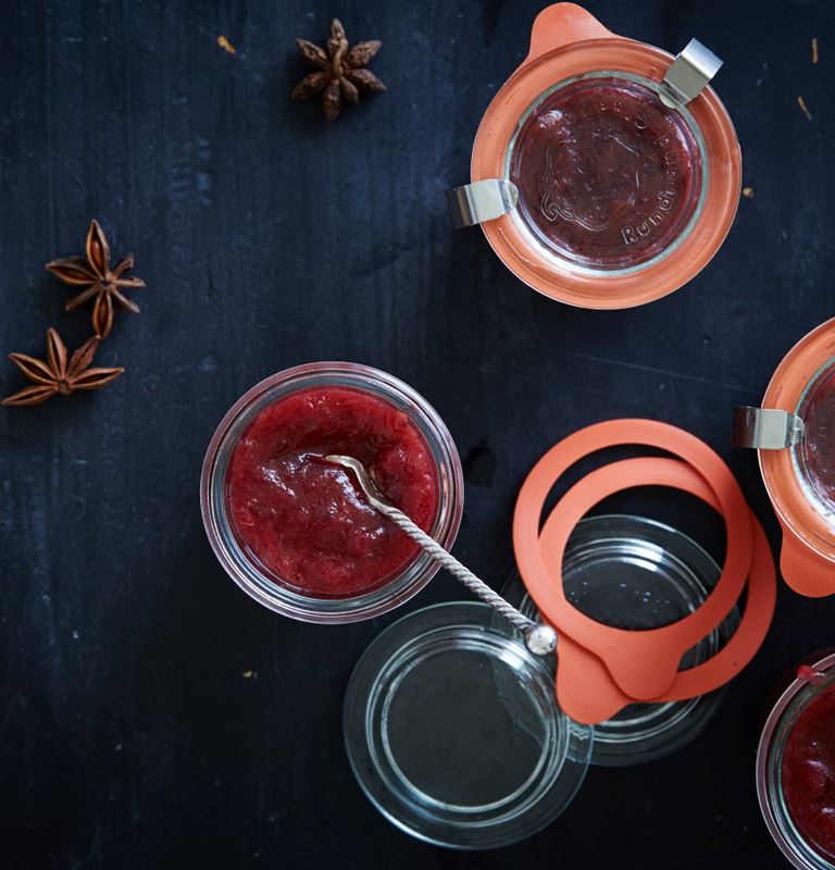 Rhubarb-redcurrant jam with star anise