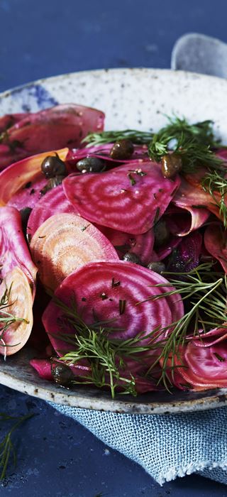 Salad with beetroot, apple and dill