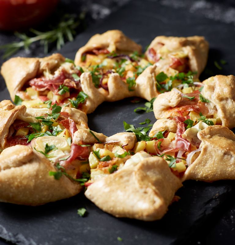 Star Shaped Pizza with Brie, Potatoes, Red Onion, Prosciutto and Rosemary – The Ultimate Recipe