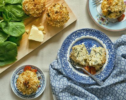 Almond and thyme-crusted macaroni cheese muffins