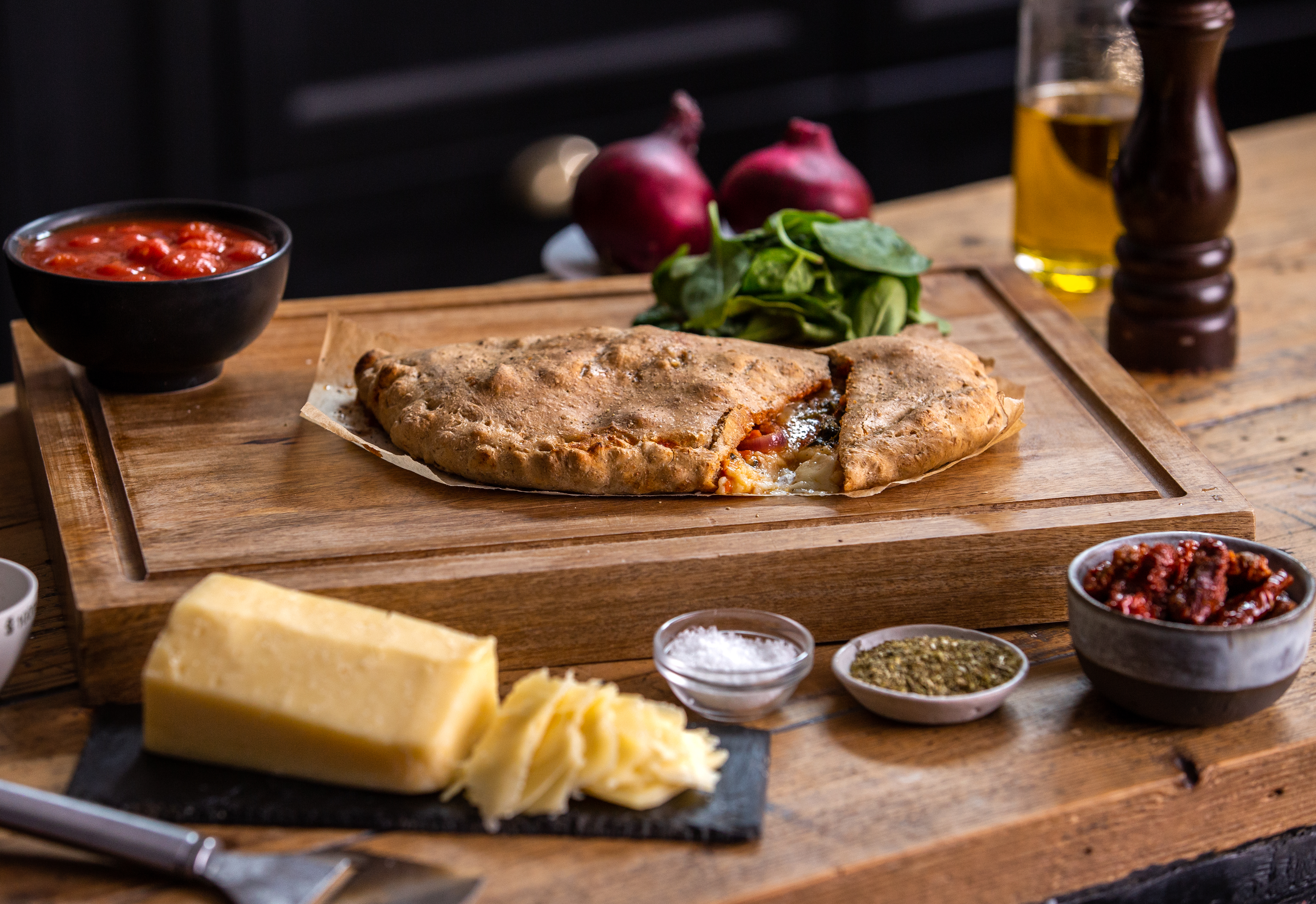 calzone with spinach, sun-dried tomato and onion | Castello®️