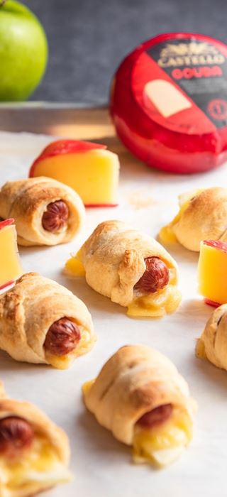 Castello Pigs and a Blanket