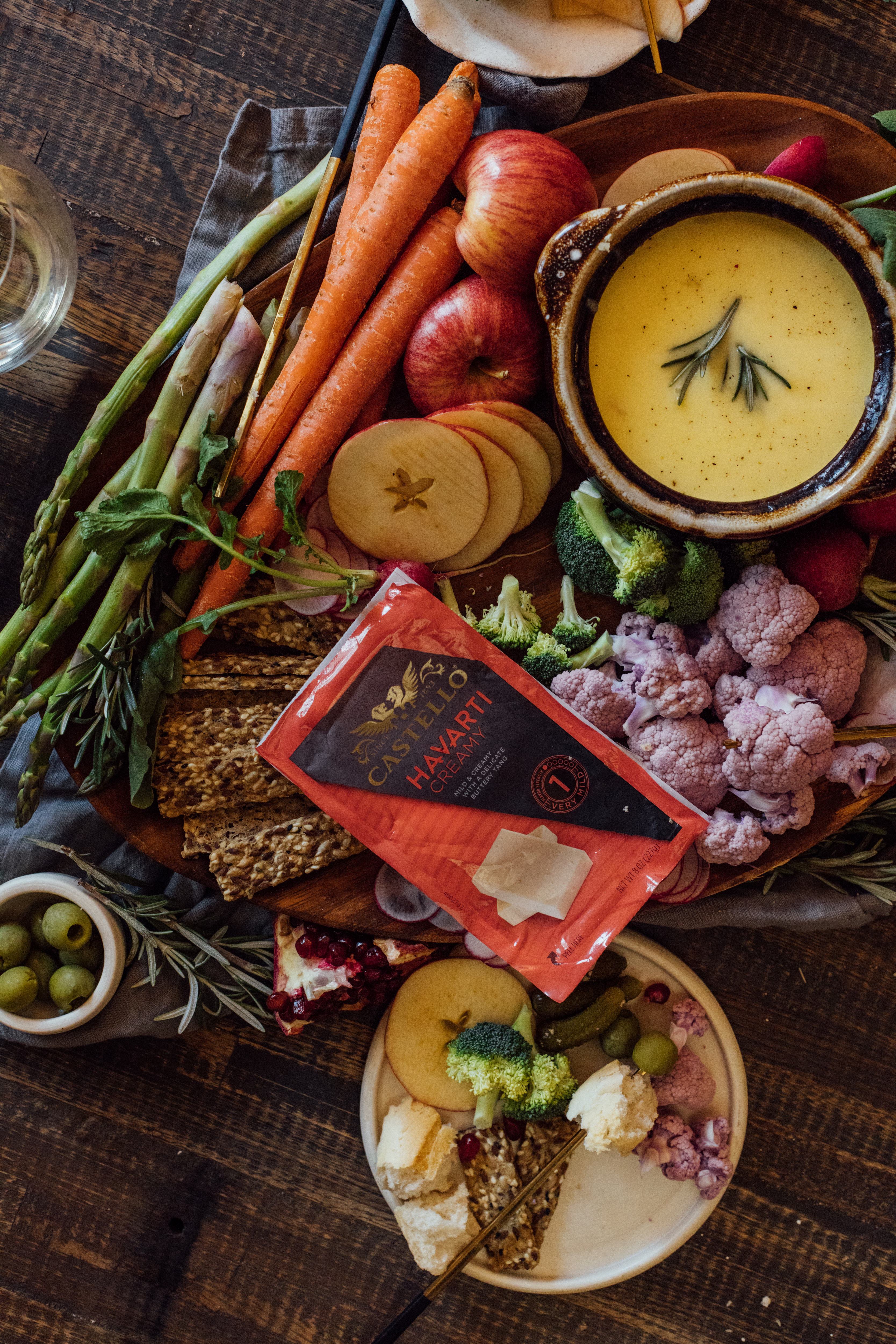 Fondue with Havarti, Fontina and Gouda Castello®️