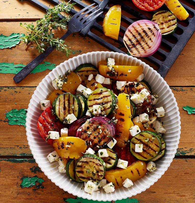 Grilled vegetables with garlic and thyme
