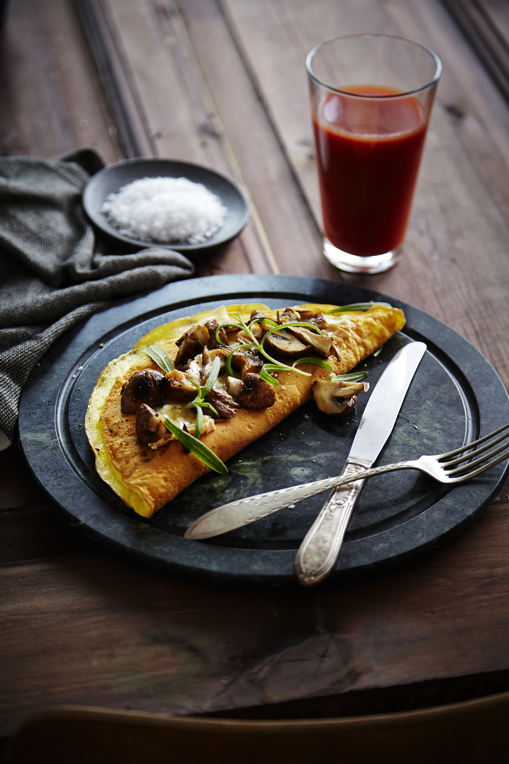 Omelet with Creamy Havarti, mushrooms and fresh thyme Castello