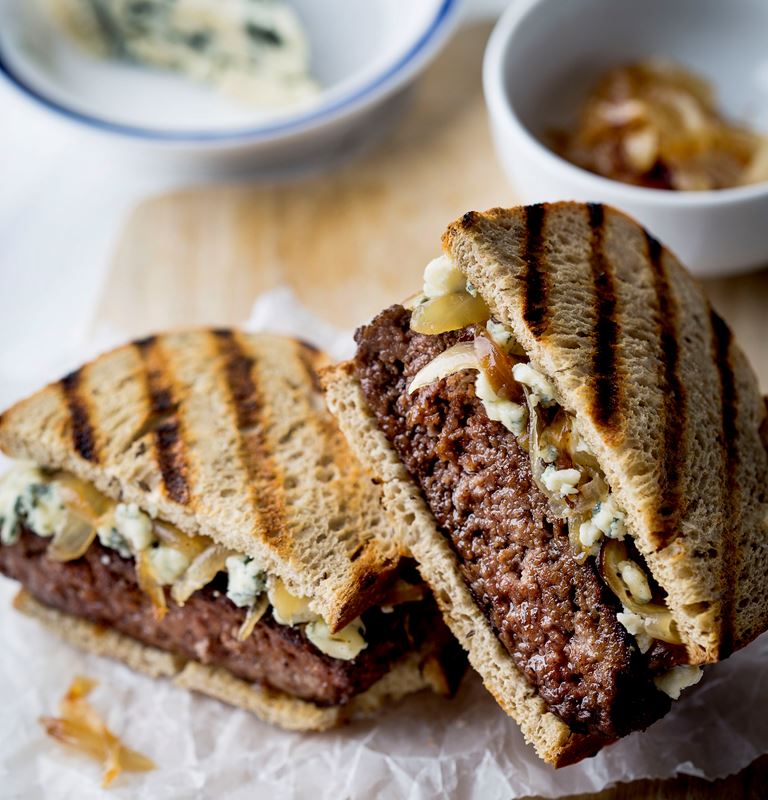 Patty melt with caramelized onions and blue cheese