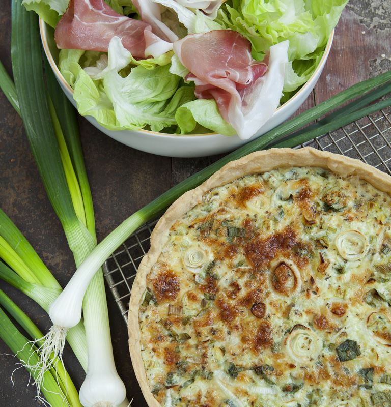 Pie with spring onions