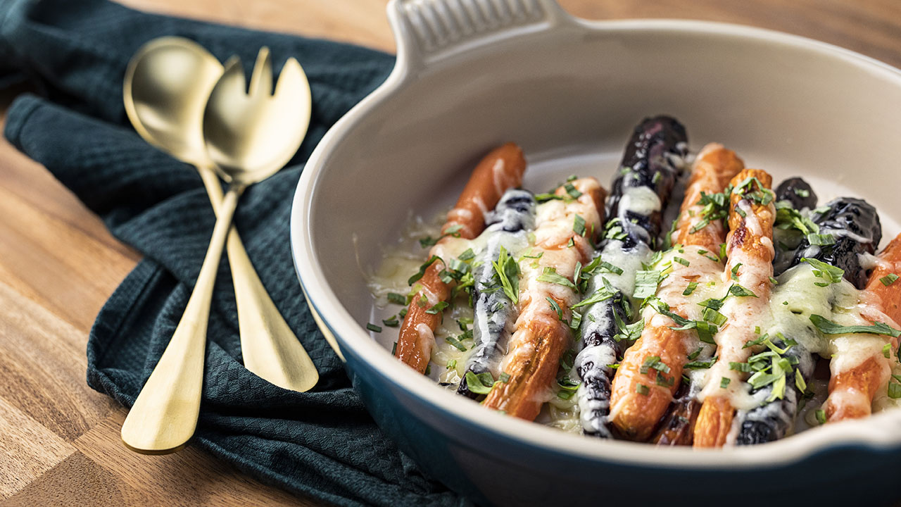 ROASTED CARROTS WITH CREAMY HAVARTI AND TARRAGON VINAIGRETTE Castello®️