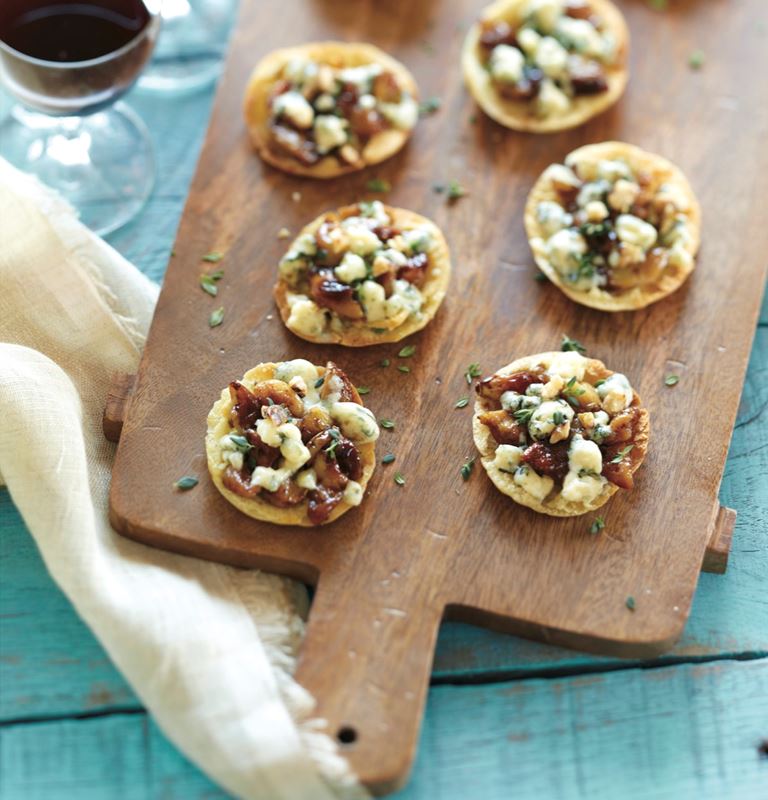Mini Pizzas with Roasted Garlic & Blue Cheese