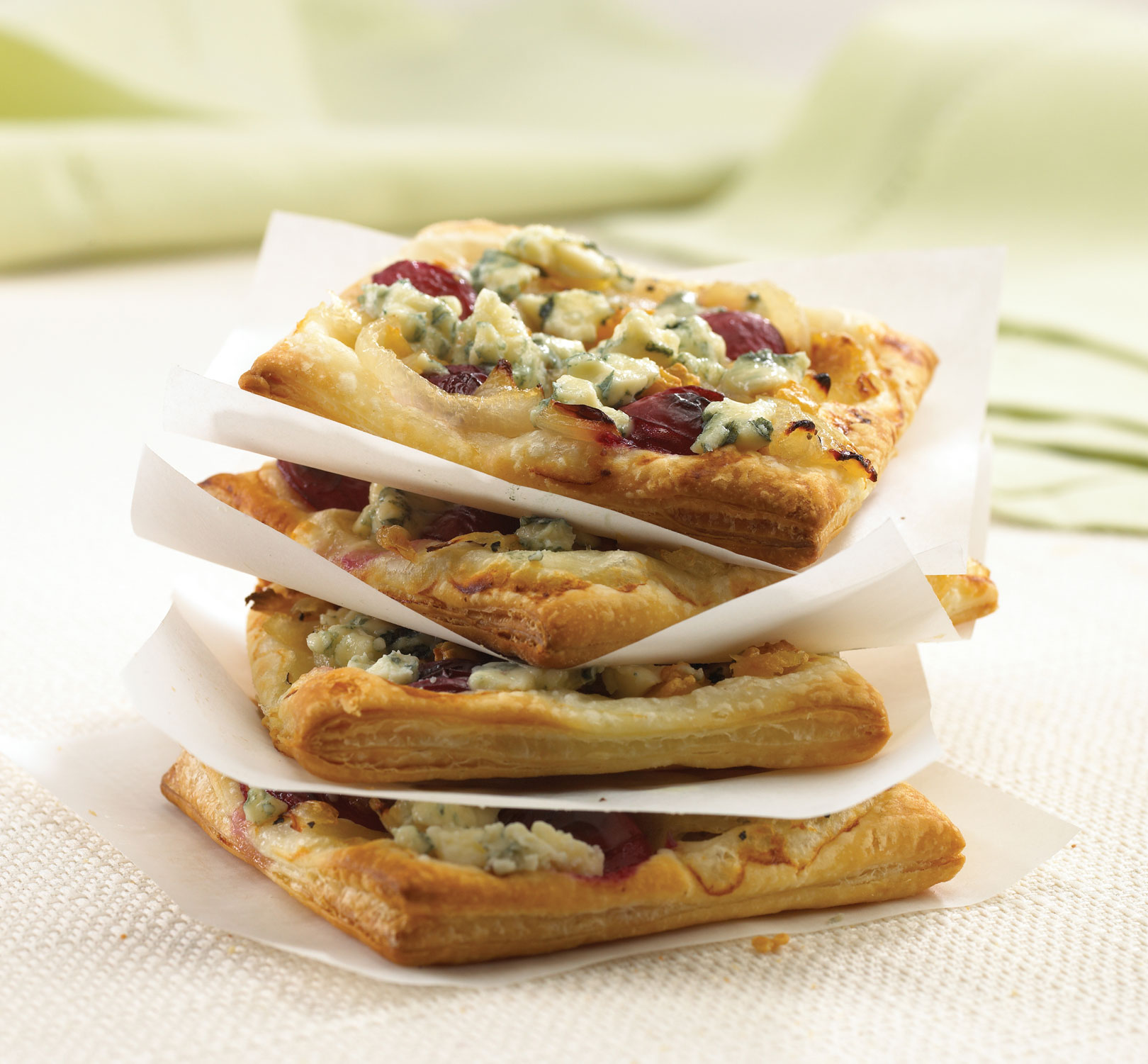 Roasted grape and Blue Cheese Pizza Castello®️