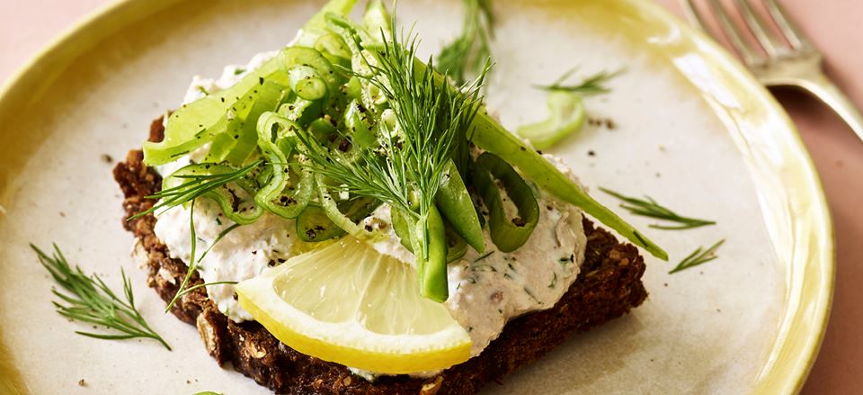 Torskerognsalat på ristet rugbrød | meny
