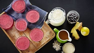 Blackcurrant smoothie with buttermilk and cream