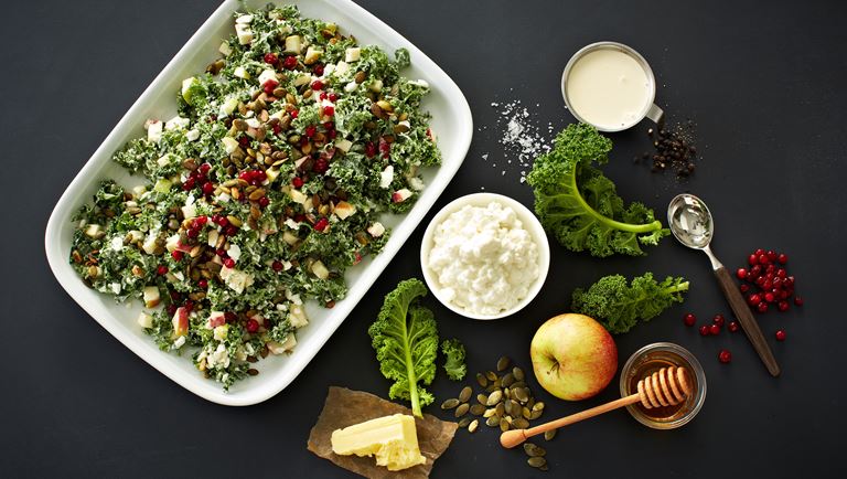 Curly kale salad with apples and cowberries