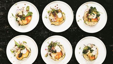 Knusprige Käsenester mit Ei-Espuma