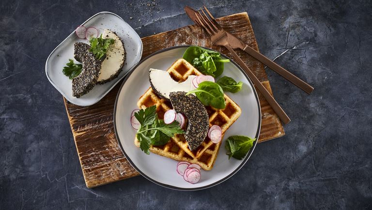 Pikante Waffeln mit Castello® Frischkäsering Schwarzer Pfeffer