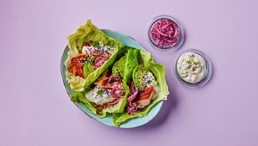 Spitzkohl-Tacos mit Lachs