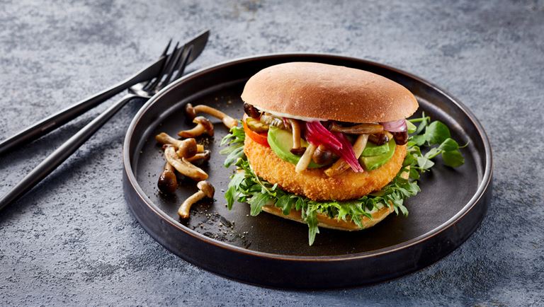 Steinpilz-Burger mit Crispy Coated Cheese Patties