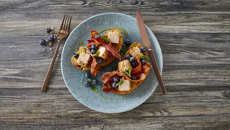 Süßer und salziger French Toast mit Ananas-Frischkäse