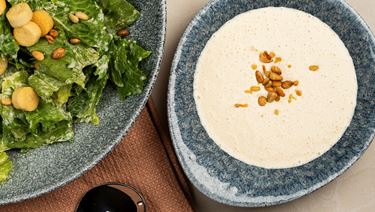 Crème fraîche -pohjainen Caesarkastike
