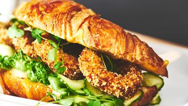 Croissant burger