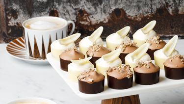 Juusto-suklaa petit four x 2