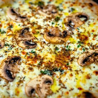 Roomalainen pizza bianco: Funghi e tartufi