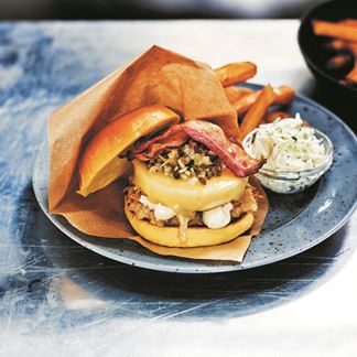 Recette du double cheeseburger au fromage grillé et condiment jalapeno