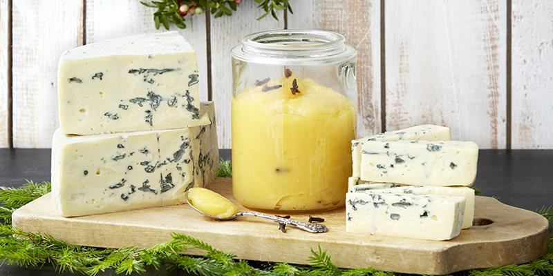 Juliga smaker i en len curd som ett annorlunda tillbehör till osten.