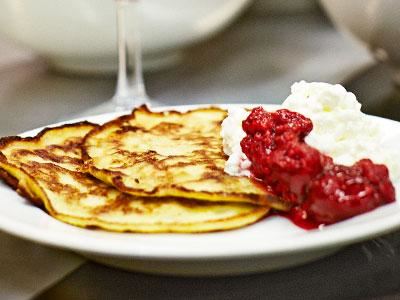 Supergoda bananpannkakor utan mjöl ger massor av energi. Perfekt att servera till frukost eller mellis.