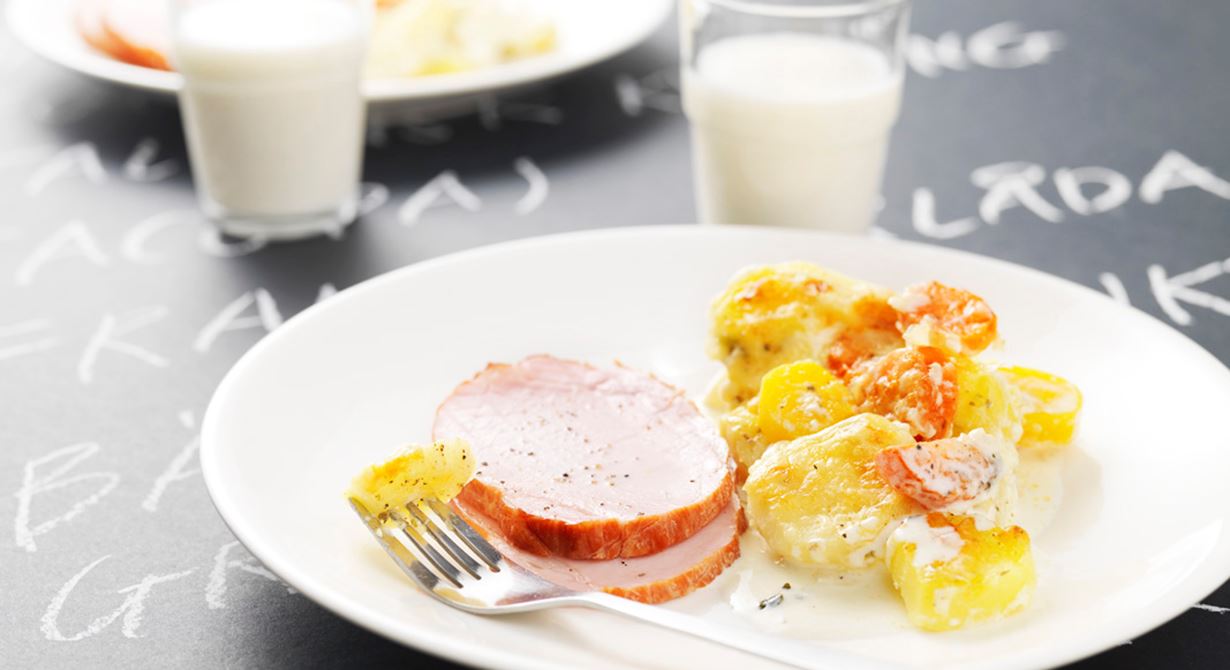 Den här lättgjorda gratängen med rotfrukter är krämig och vansinnigt god. Räkna med högsta smakbetyg. Perfekt till en skiva kassler, rostbiff... ja, faktiskt till det mesta i köttväg.