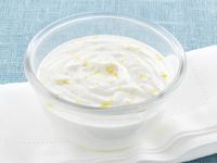 Fräsch citrondipp med yoghurt och citron.