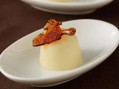 En klassisk favoritdessert i en hel tryffel.
