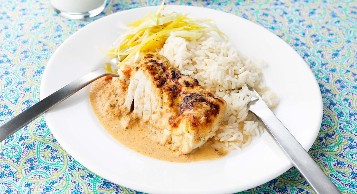 En riktig hit! En älskad barndomsdressing med mycket paprika, lök och chili fick nytt liv i en fiskrätt med lätt crème fraiche. Det får gärna vara lite sting i såsen.
