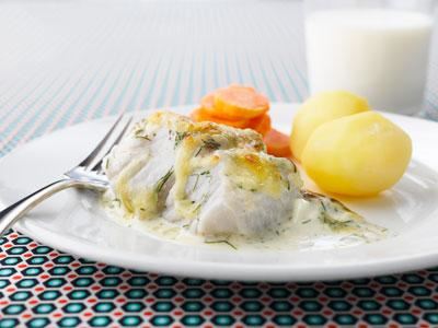 Klassisk gratäng som "gömmer" fisken. En bra bas som vi alltid utgår ifrån och smaksätter på olika sätt. Poppis även med curry, mango chutney och ris.