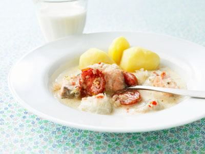 Jag gillar citrussmaker och tycker att vi serverar för lite fiskgrytor i skolan. Därför fick den här grytan en frisk smak av lime. Smaka av och reglera limestyrkan efter tycke och smak.