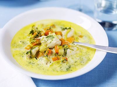 Denna currydoftande fisksoppa går hem hos de små såväl som stora barnen. Soppan kan tillagas i förväg, men vänta med fisken till servering, på så sätt är fisken saftig och god!
specialkost: Receptet finns även i en laktosfri variant.