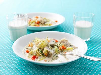 Thailändskt går hem hos elever och personal. Det gäller bara att få alla att våga prova. Soppan kan förberedas dagen innan. Låt fisken sjuda klart precis innan soppan serveras.