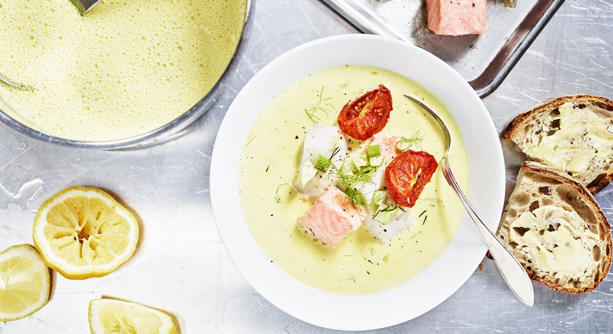 Helt självklar på menyn. Att bli duktig på att laga fisksoppa är viktigt och rätt enkelt. Lägg lite extra tid på såsen och grönsakerna, det är där smakerna sitter. Fisk är snabbmat, jobba enkelt och satsa på den fisk som ligger rätt i pris just nu.