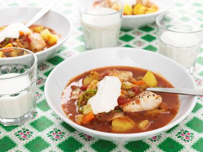 Den här soppan skapades 1987. Min bouillabaisse är en mild variant med rotfrukter och curry som ger lite sting. Ibland har jag även i lite citron mot slutet.