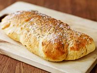 Var tredje gång blir det nybakad focaccia till soppan. Eleverna får längta eftersom vi har begränsade resurser att baka.