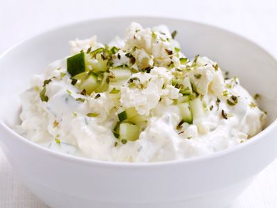 Passar till sallader, grillade grönsaker, kryddiga korvar och lamm.