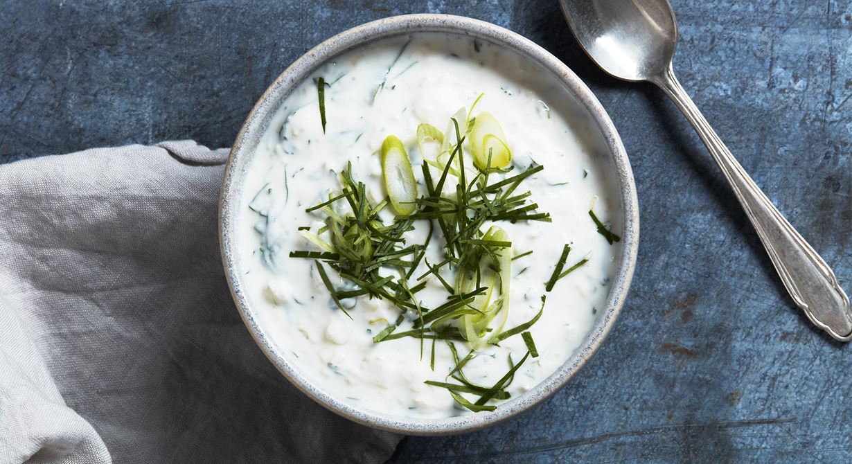 Perfekt tillbehör till grillad fisk och skaldjur. Den söta smaken från gari, ingefära inlagd i risvinäger, passar utmärkt till den syrliga yoghurten och skaldjurens sälta.