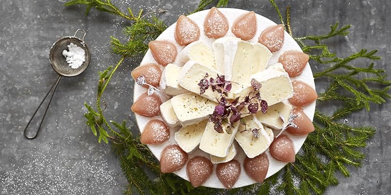 Den syrliga krudbärssmaken är supergod till de krämiga vitmögel- och kittostarna. Lite pyssel men väl värt besväret.