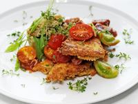 En svensk variant av piccata. En riktigt vällagrad Svecia påminner så mycket i smaken om parmesan att ingen märker skillnaden, förutom på priset. Varför gå över ån efter vatten när vi har så bra svenska vällagrade ostar?