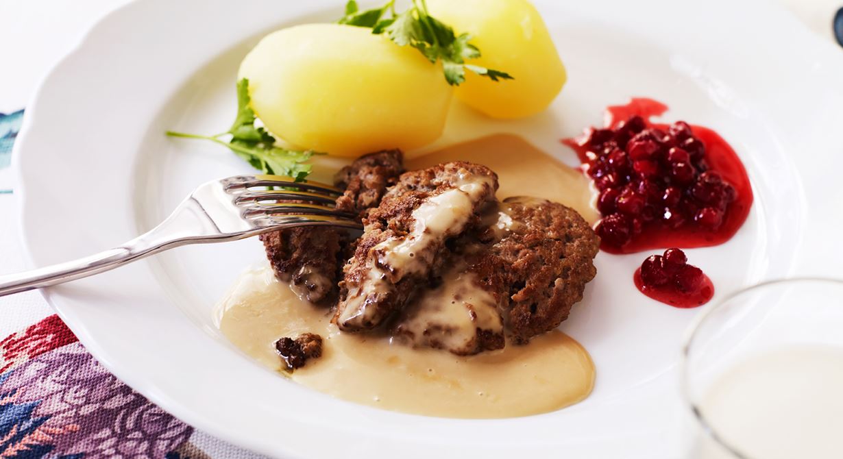 Populära biffar som är smaksatta med ansjovis. Gräddsåsen får en fin, rund smak av messmör. En utrotningshotad rätt som personalen frågar om de får köpa med sig hem i matlåda.