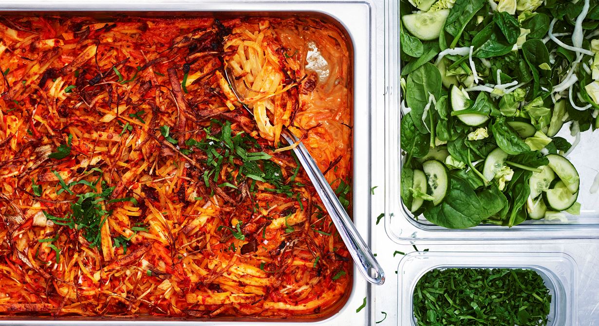En frestelse med Grilling Cheese, potatis och linser skapad av Timo Lamu från Hanemålaskolan. Ajvar, chilisås och timjan ger smak till den krämiga gratängen.